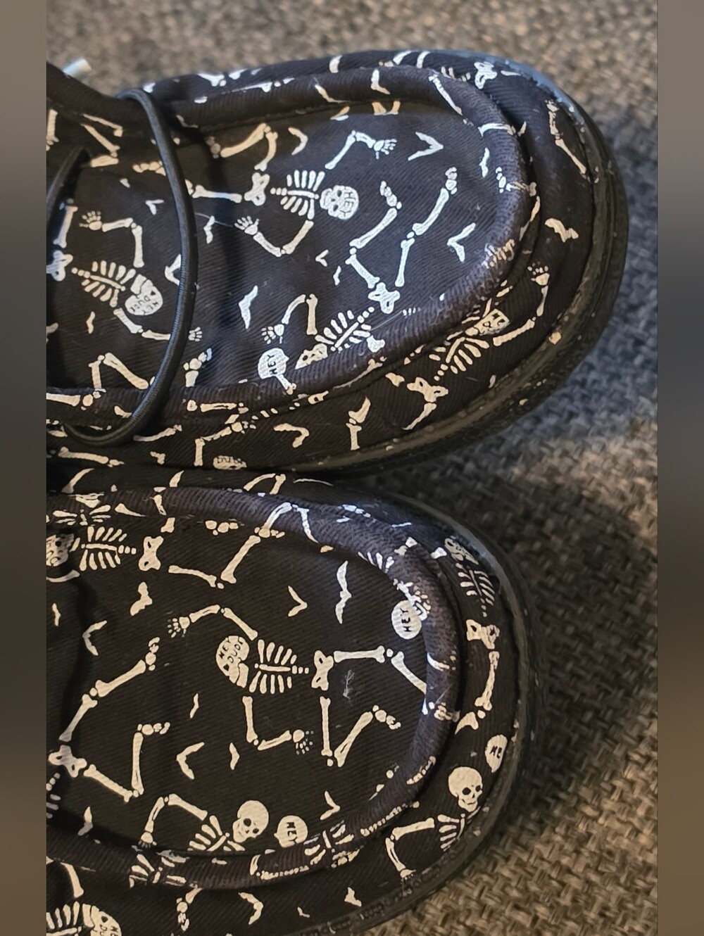 HEY DUDE Kids Halloween Black White Skelton Print Shoes Size C 13 - Picture 8 of 8